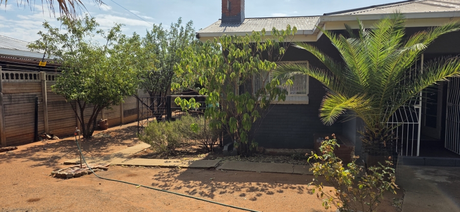 3 Bedroom Property for Sale in Beaconsfield Northern Cape